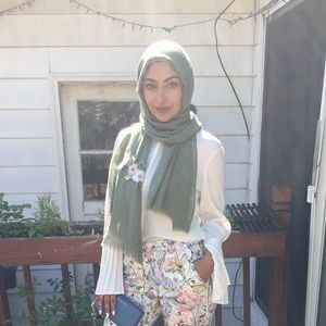 Meet your Posher, Huda